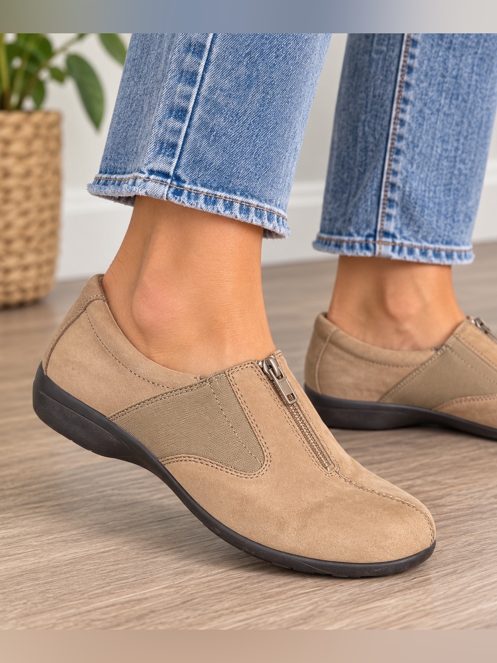 Easy Spirit Women’s Size 8 Tan Suede Zip Slip On Comfort Walking Shoes